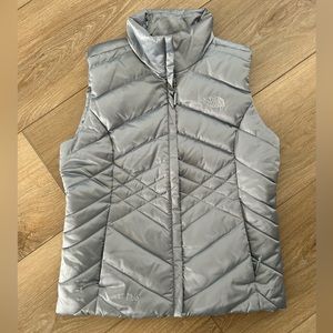 The North Face Womens S Aconcagua Quilted Puffer Zip Vest 550 Goose Down Silver